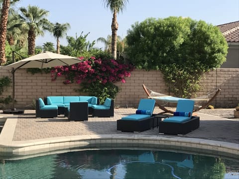 A Palm Tree View Apartment in La Quinta