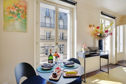 Champagne Sparkle Apartment in Paris