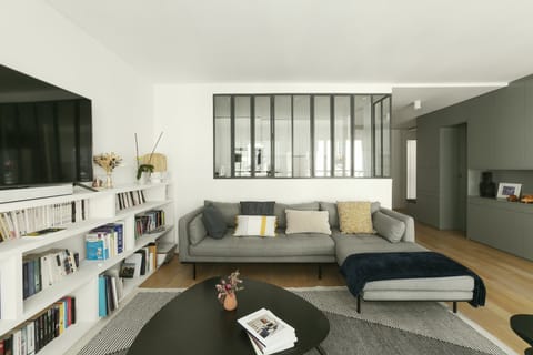 Rue de Lévis Apartment in Paris