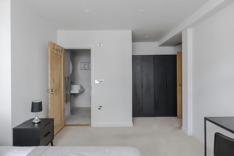 Gentleman's Comfort Apartment in London Borough of Islington