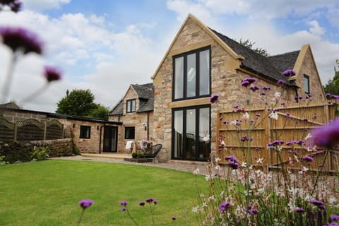 The Winged Lion Cabin in Staffordshire Moorlands District