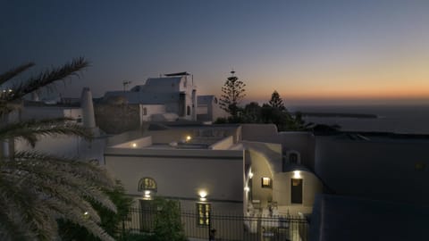 The Horizon's Cradle Apartment in Oia