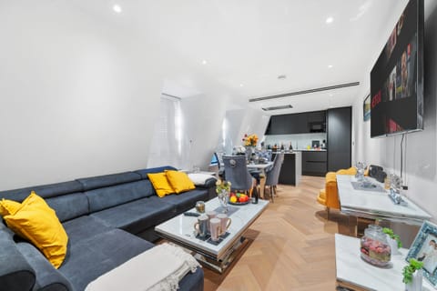 Cosmic View Apartment in City of Westminster