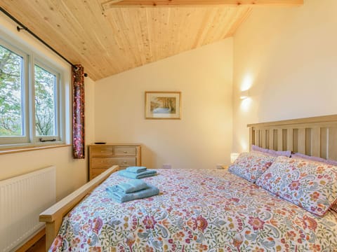 A Lakeside Serenity Cabin in West Somerset District