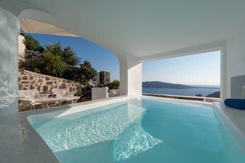 Aegean White Apartment in Oia