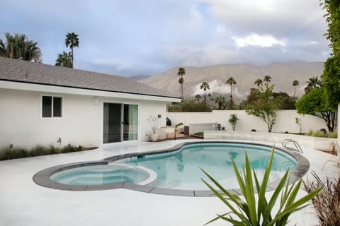 Desert Crescent Villa in Palm Springs