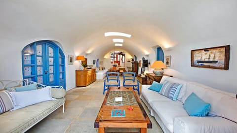 Little Red Door Apartment in Oia