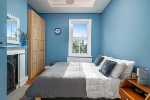 Sweet Blue Apartment in London Borough of Camden