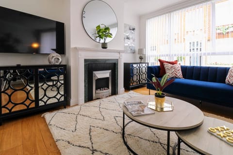 Blue Velvet Dream Apartment in City of Westminster