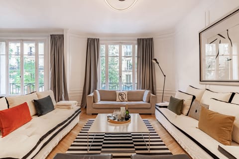 Parisian Light Apartment in Paris