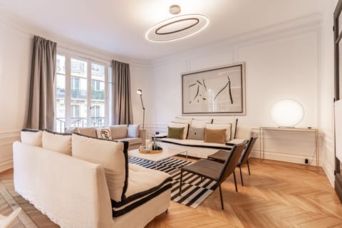 Parisian Light Apartment in Paris