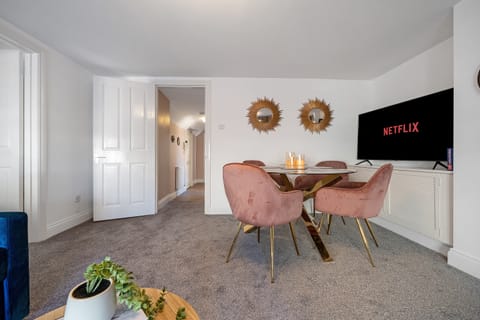 Grooms Ground Apartment in Cirencester