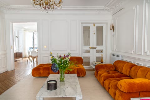 Ritzy Retro Apartment in Paris