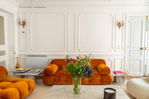 Ritzy Retro Apartment in Paris