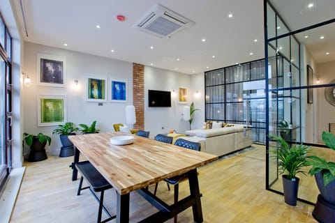 Crittall Cool Apartment in London Borough of Camden