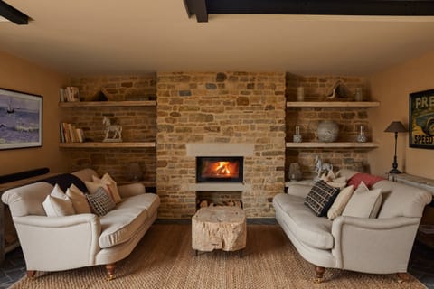 Harvest Season Cabin in West Oxfordshire District