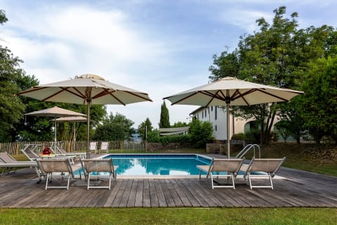 Canopy of Elegance Apartment in Emilia-Romagna