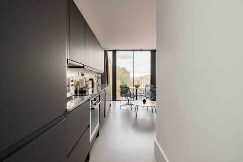 Sleek East Apartment in London Borough of Hackney