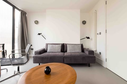 Sleek East Apartment in London Borough of Hackney