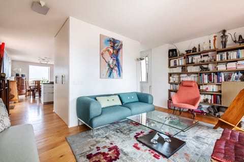 Basilica Fantasy Apartment in Paris