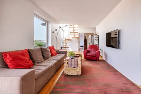 Basilica Fantasy Apartment in Paris