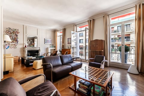 Parisian Passion Apartment in Paris