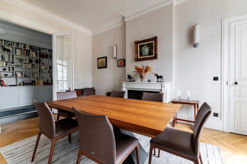 Sweet Simplicity Apartment in Paris