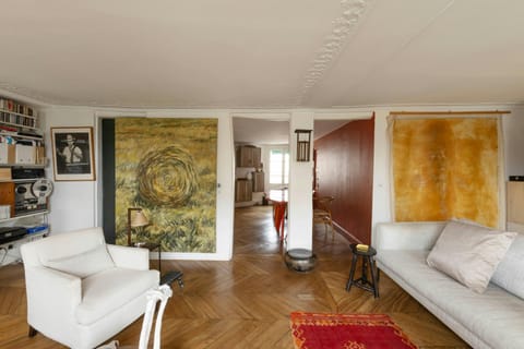 Rue de Champagny Condo in Paris