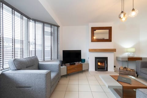 Gloucestershire Glow Apartment in Gloucester