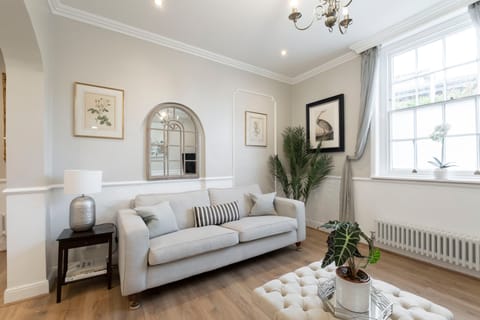 Regency Radiance Apartment in Cheltenham