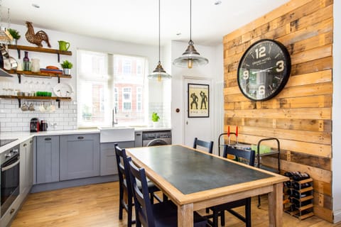 Brackenbury & Brick Apartment in London