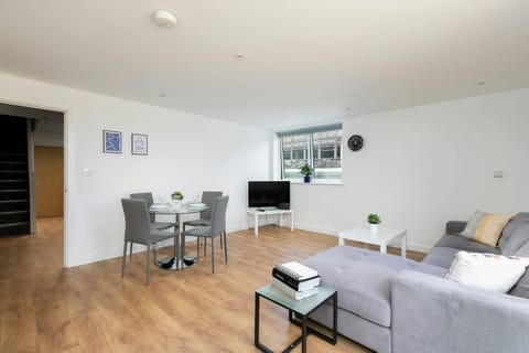 Skyvillion Apartment in Enfield