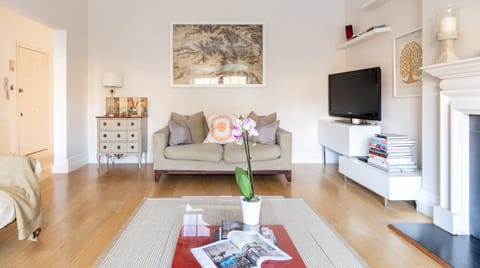 Canfield Gardens Apartment in London Borough of Camden