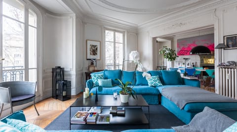 Contemporary Haussmania Apartment in Paris