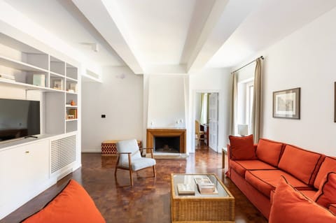 Horse-Drawn Apartment in Rome