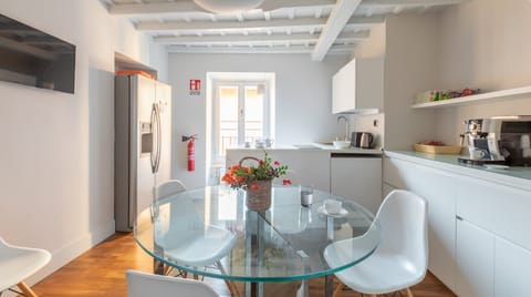 Soft Shading Apartment in Rome