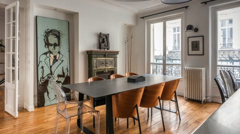 Le Chat Rouge Apartment in Paris