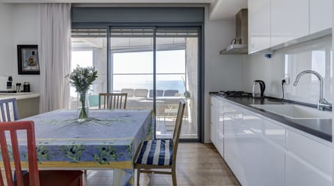 Sea Symphony Apartment in Tel Aviv-Yafo