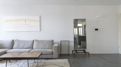 Birds of Passage Apartment in Tel Aviv-Yafo