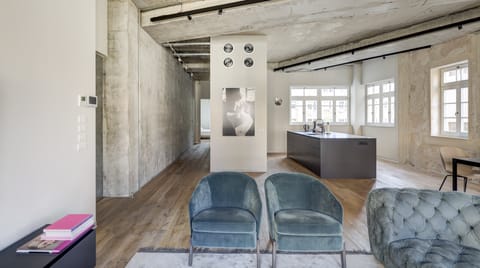 Concrete Legacy Apartment in Tel Aviv-Yafo