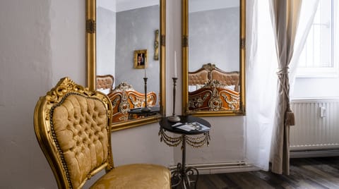 Baroque Chronology Apartment in Berlin