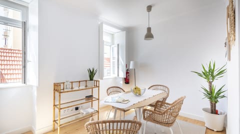 Yellow Hexagon Apartment in Lisbon