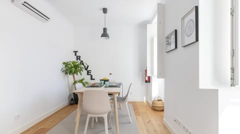 Parrot Hangout Apartment in Lisbon