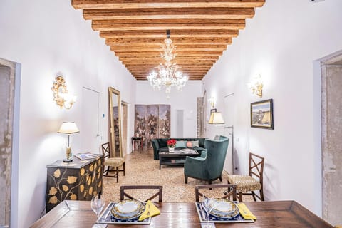 The Venetian Oasis Apartment in San Marco