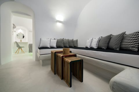 Aegean Grace House in Thera