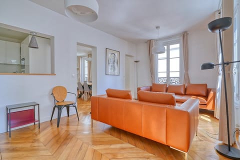 Eastern Winds Apartment in Paris