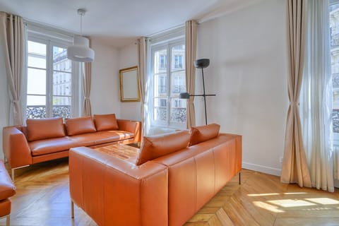 Eastern Winds Apartment in Paris