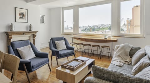 Views Over Breakfast Apartment in Lisbon