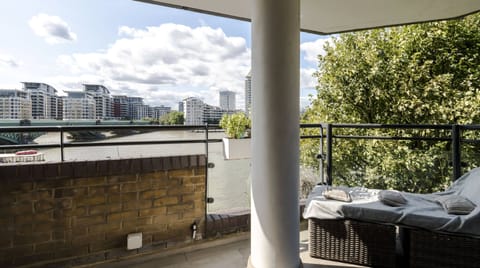 Moonshine On The River Apartment in London