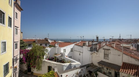 Classical Fadista Condo in Lisbon